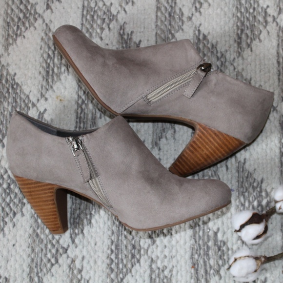 Crown Vintage Shoes - CROWN VINTAGE WENDY SUEDE BOOTIE Women's Size 9.5